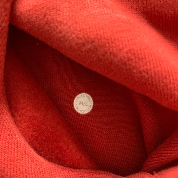 NWOT (wore once) M/L Lululemon Scuba - Picture 2 of 3